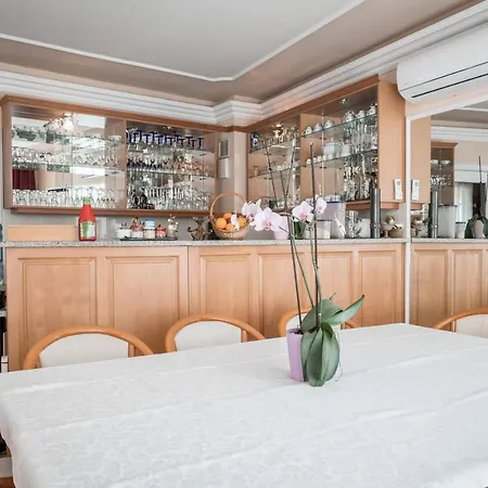 Kaiser Panzio ベッド・アンド・ブレックファスト バヤ