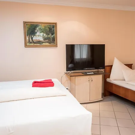 Kaiser Panzió Bed and breakfast 3*